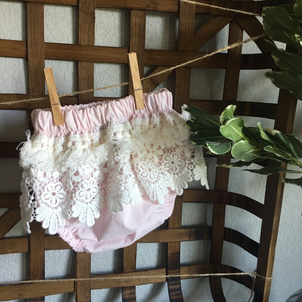 🎀👶baby pink BLOOMERS/DIAPER COVER👶🎀Never worn